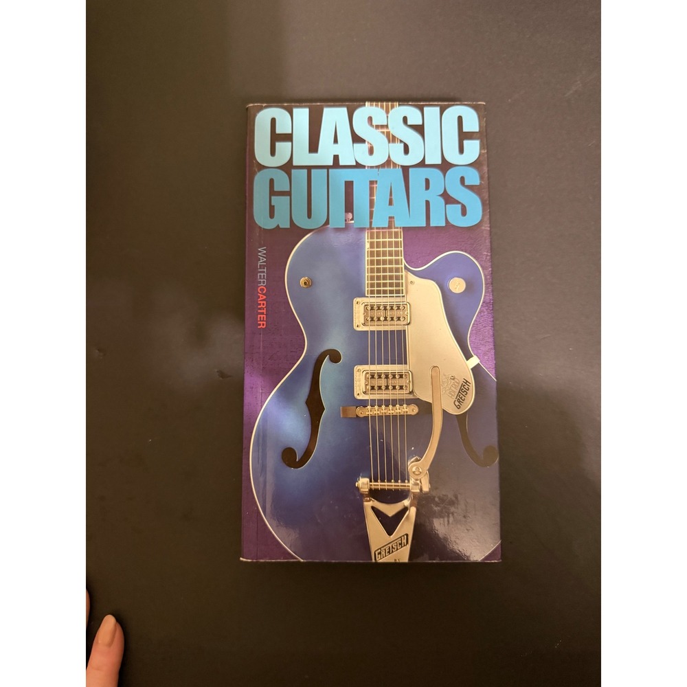Classic Guitars by Walter Carter 2008 Hardcover Pictorial History ISBN 908279569